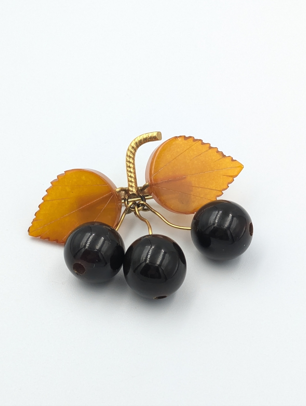 Vintage Baltic Amber Cherry Brooch - Gold Plated Brass Frame, USSR 1980s - Picture 4 of 9